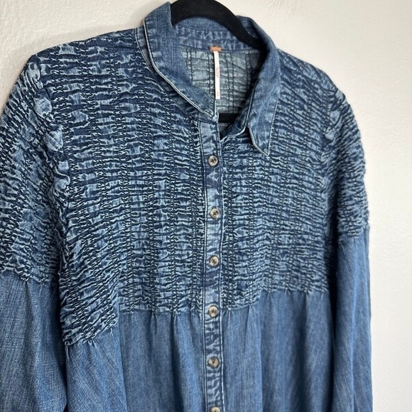 Free People Denim Find Me Now Mini Dress Size M Smocked Long Sleeve Tunic Shirt - Picture 4 of 9